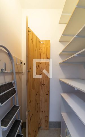 Apartamento à venda com 198m², 3 quartos e 3 vagas Apartamento à venda com 198m², 3 quartos e 3 vagasQuarto de Serviço