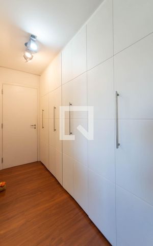 Apartamento à venda com 198m², 3 quartos e 3 vagas Apartamento à venda com 198m², 3 quartos e 3 vagasQuarto 4