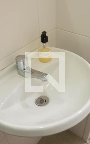 Apartamento à venda com 198m², 3 quartos e 3 vagas Apartamento à venda com 198m², 3 quartos e 3 vagasBanheiro de Serviço
