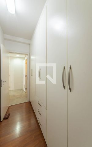 Apartamento à venda com 198m², 3 quartos e 3 vagas Apartamento à venda com 198m², 3 quartos e 3 vagasCloset