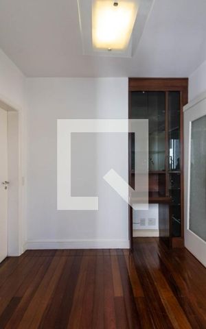 Apartamento à venda com 198m², 3 quartos e 3 vagas Apartamento à venda com 198m², 3 quartos e 3 vagasCopa