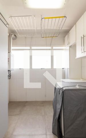 Apartamento à venda com 198m², 3 quartos e 3 vagas Apartamento à venda com 198m², 3 quartos e 3 vagasÁrea de Serviço