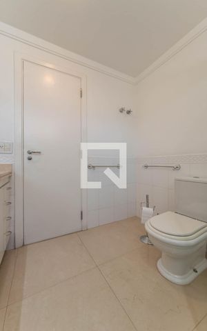 Apartamento à venda com 198m², 3 quartos e 3 vagas Apartamento à venda com 198m², 3 quartos e 3 vagasBanheiro 3