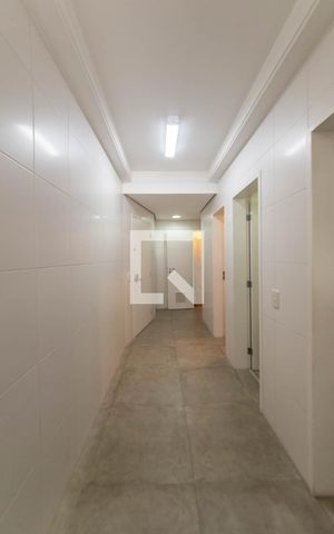 Apartamento à venda com 198m², 3 quartos e 3 vagas Apartamento à venda com 198m², 3 quartos e 3 vagasCorredor