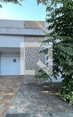 Casa à venda com 90m², 2 quartos e 3 vagas Casa à venda com 90m², 2 quartos e 3 vagasFachada