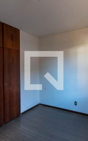 Casa à venda com 1000m², 5 quartos e 6 vagas Casa à venda com 1000m², 5 quartos e 6 vagasQuarto