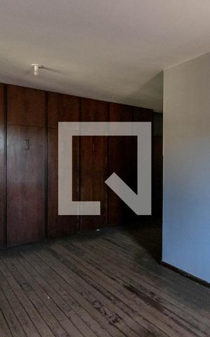 Casa à venda com 1000m², 5 quartos e 6 vagas Casa à venda com 1000m², 5 quartos e 6 vagasQuarto
