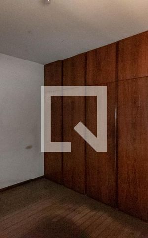 Casa à venda com 1000m², 5 quartos e 6 vagas Casa à venda com 1000m², 5 quartos e 6 vagasQuarto