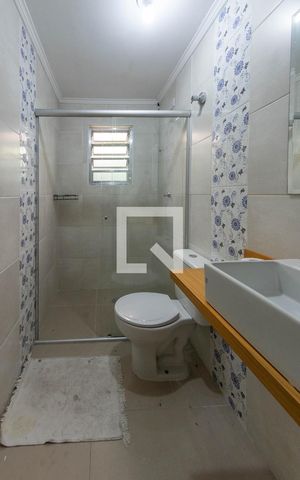Casa para alugar com 80m², 2 quartos e 1 vaga Casa para alugar com 80m², 2 quartos e 1 vagaBanheiro