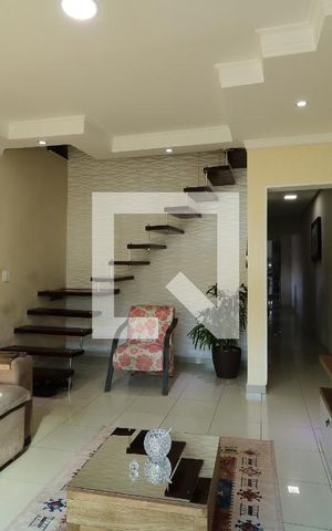 Casa à venda com 224m², 3 quartos e 4 vagasSala