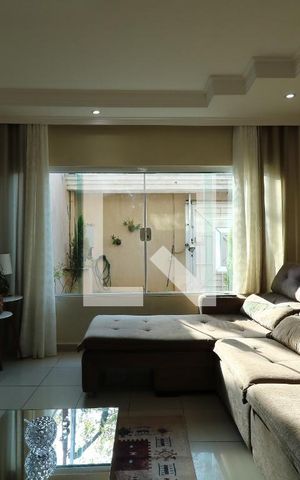 Casa à venda com 224m², 3 quartos e 4 vagasSala