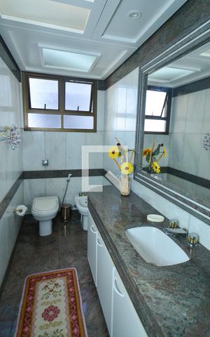 Apartamento à venda com 305m², 4 quartos e 4 vagasBanheiro suite2