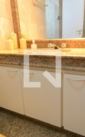 Apartamento à venda com 305m², 4 quartos e 4 vagasBanheiro escritorio