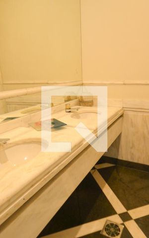 Apartamento à venda com 305m², 4 quartos e 4 vagasÁrea comum - Salao de festas/banheiros