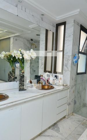 Apartamento à venda com 305m², 4 quartos e 4 vagasBanheiro suite master
