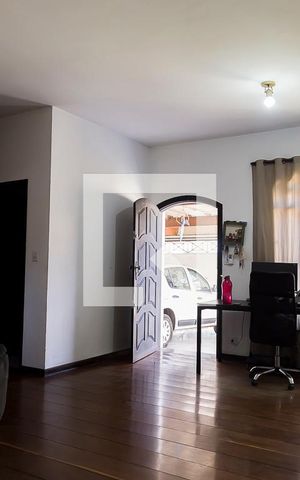 Casa à venda com 160m², 3 quartos e 4 vagasSala