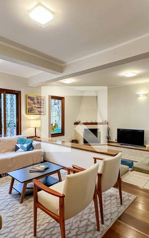 Casa à venda com 350m², 3 quartos e 4 vagas Casa à venda com 350m², 3 quartos e 4 vagasSala