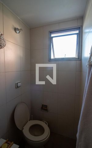 Apartamento para alugar com 85m², 4 quartos e 1 vaga Apartamento para alugar com 85m², 4 quartos e 1 vagaBanheiro da Suíte 1