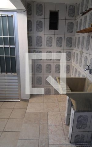 Casa para alugar com 70m², 2 quartos e 1 vagaÁrea de Serviço