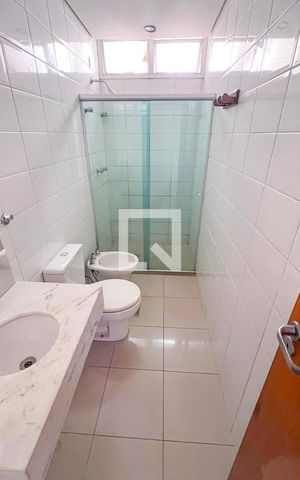 Casa de condomínio à venda com 288m², 4 quartos e 4 vagas Casa de condomínio à venda com 288m², 4 quartos e 4 vagasSuíte