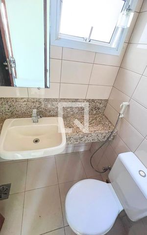 Casa de condomínio à venda com 288m², 4 quartos e 4 vagas Casa de condomínio à venda com 288m², 4 quartos e 4 vagasBanheiro