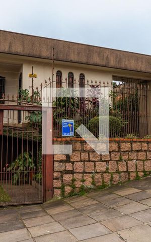Casa à venda com 224m², 3 quartos e 4 vagas Casa à venda com 224m², 3 quartos e 4 vagasFachada