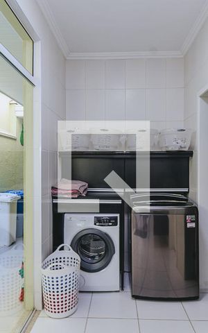 Casa de condomínio para alugar com 325m², 4 quartos e 4 vagas Casa de condomínio para alugar com 325m², 4 quartos e 4 vagasÁrea de Serviço