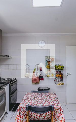 Casa de condomínio para alugar com 325m², 4 quartos e 4 vagas Casa de condomínio para alugar com 325m², 4 quartos e 4 vagasCozinha