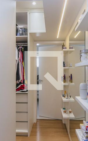 Casa de condomínio para alugar com 325m², 4 quartos e 4 vagas Casa de condomínio para alugar com 325m², 4 quartos e 4 vagasQuarto 3