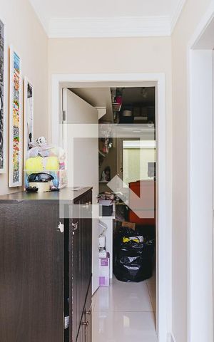 Casa de condomínio para alugar com 325m², 4 quartos e 4 vagas Casa de condomínio para alugar com 325m², 4 quartos e 4 vagasCorredor