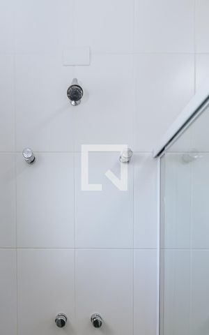 Casa de condomínio para alugar com 325m², 4 quartos e 4 vagas Casa de condomínio para alugar com 325m², 4 quartos e 4 vagasBanheiro 1