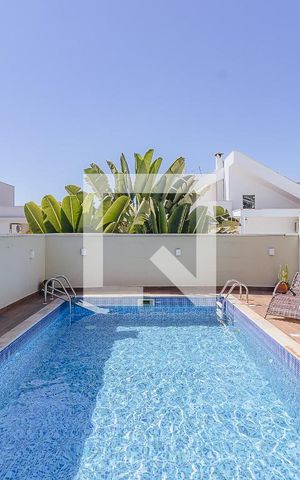 Casa de condomínio para alugar com 325m², 4 quartos e 4 vagas Casa de condomínio para alugar com 325m², 4 quartos e 4 vagasÁrea externa