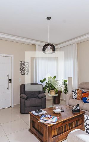 Casa de condomínio para alugar com 325m², 4 quartos e 4 vagas Casa de condomínio para alugar com 325m², 4 quartos e 4 vagasSala