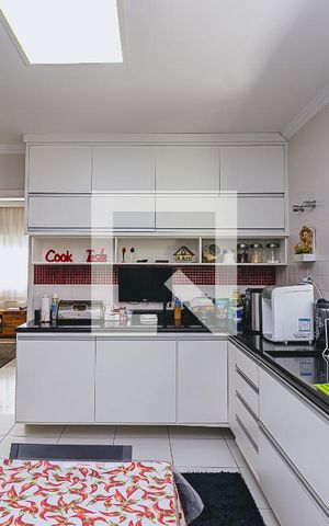 Casa de condomínio para alugar com 325m², 4 quartos e 4 vagas Casa de condomínio para alugar com 325m², 4 quartos e 4 vagasCozinha