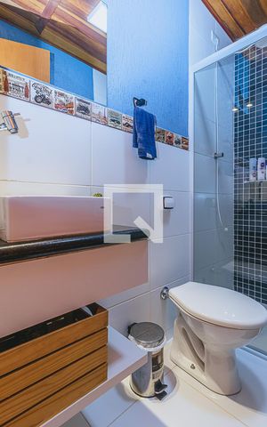 Casa de condomínio para alugar com 325m², 4 quartos e 4 vagas Casa de condomínio para alugar com 325m², 4 quartos e 4 vagasBanheiro Área gourmet