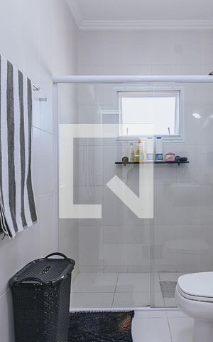 Casa de condomínio para alugar com 325m², 4 quartos e 4 vagas Casa de condomínio para alugar com 325m², 4 quartos e 4 vagasBanheiro 1