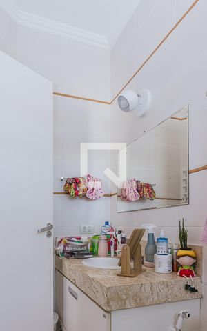 Casa de condomínio para alugar com 325m², 4 quartos e 4 vagas Casa de condomínio para alugar com 325m², 4 quartos e 4 vagasBanheiro quarto 1