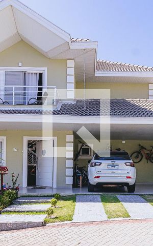 Casa de condomínio para alugar com 325m², 4 quartos e 4 vagas Casa de condomínio para alugar com 325m², 4 quartos e 4 vagasFachada