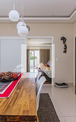Casa de condomínio para alugar com 325m², 4 quartos e 4 vagas Casa de condomínio para alugar com 325m², 4 quartos e 4 vagasSala