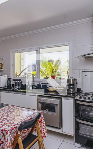Casa de condomínio para alugar com 325m², 4 quartos e 4 vagas Casa de condomínio para alugar com 325m², 4 quartos e 4 vagasCozinha