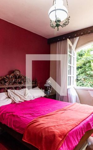 Casa de condomínio à venda com 800m², 4 quartos e 3 vagas Casa de condomínio à venda com 800m², 4 quartos e 3 vagasSuíte