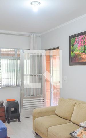 Casa à venda com 200m², 2 quartos e 2 vagasSala