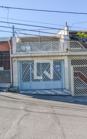 Casa à venda com 200m², 2 quartos e 2 vagasFachada