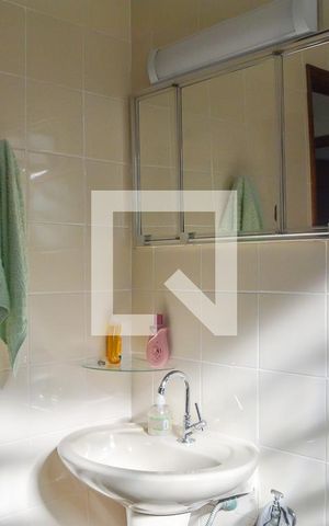 Casa à venda com 200m², 2 quartos e 2 vagasBanheiro