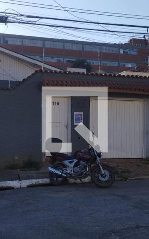 Casa para alugar com 168m², 3 quartos e 2 vagas Casa para alugar com 168m², 3 quartos e 2 vagasFachada