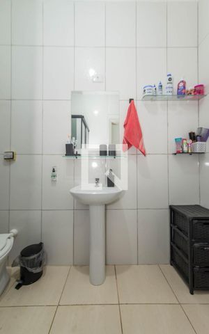 Casa para alugar com 168m², 3 quartos e 2 vagas Casa para alugar com 168m², 3 quartos e 2 vagasBanheiro Social
