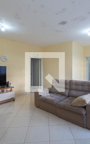 Casa para alugar com 168m², 3 quartos e 2 vagas Casa para alugar com 168m², 3 quartos e 2 vagasSala