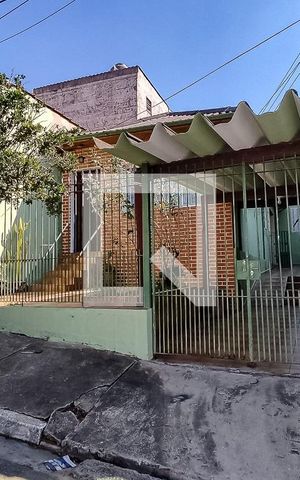 Casa à venda com 140m², 3 quartos e 3 vagas Casa à venda com 140m², 3 quartos e 3 vagasFachada
