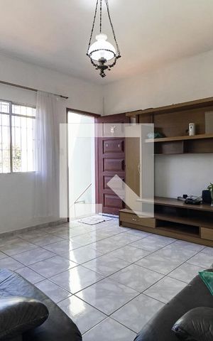 Casa à venda com 140m², 3 quartos e 3 vagas Casa à venda com 140m², 3 quartos e 3 vagasSala