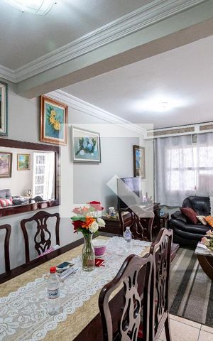 Casa à venda com 200m², 3 quartos e 2 vagas Casa à venda com 200m², 3 quartos e 2 vagasSala